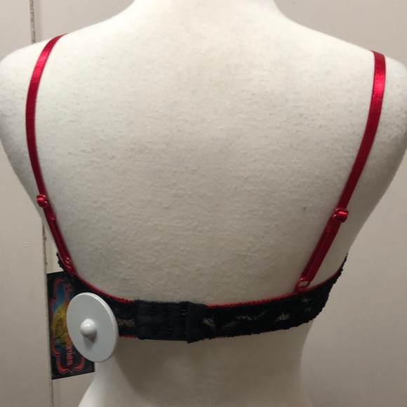 Red and Black lace bra Bedroom Stories - Picture 3 of 4